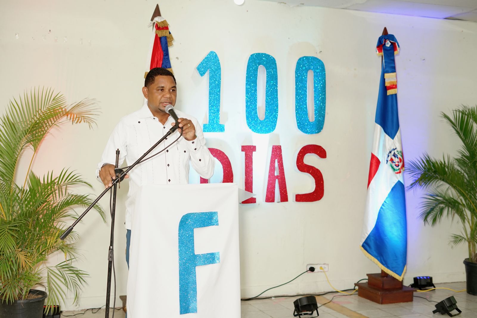 Alcalde Frank Rodríguez : Ayuntamiento Municipal Loma de Cabrera