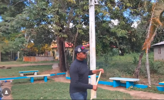 Alcaldía de Loma de Cabrera impacta tres comunidades en jornada de remozamiento de parques