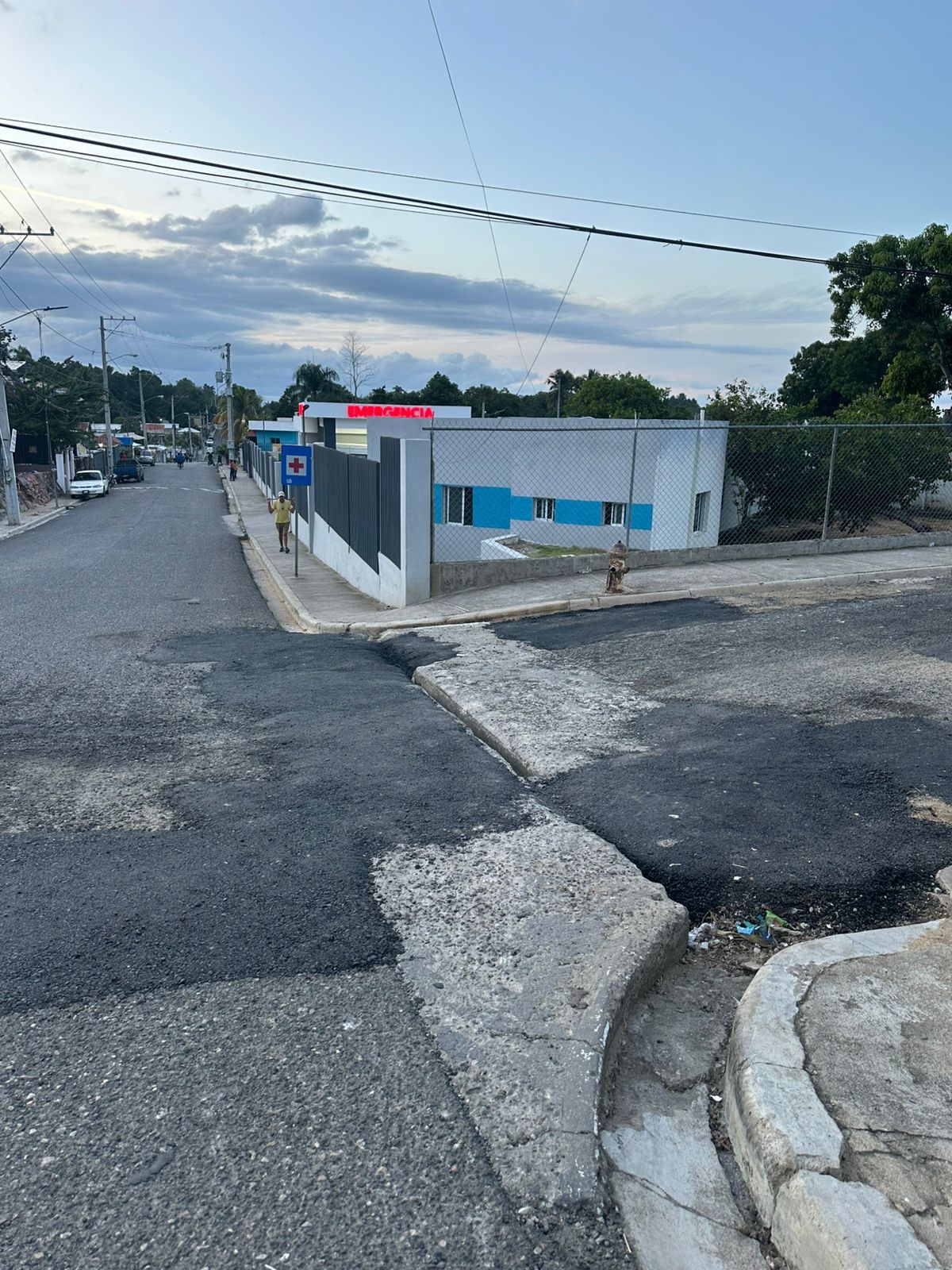 Alcaldía de Loma de Cabrera mantiene trabajos de bacheo durante la temporada navideña